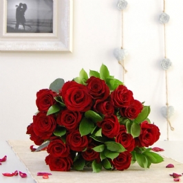 Red Roses in Bunch